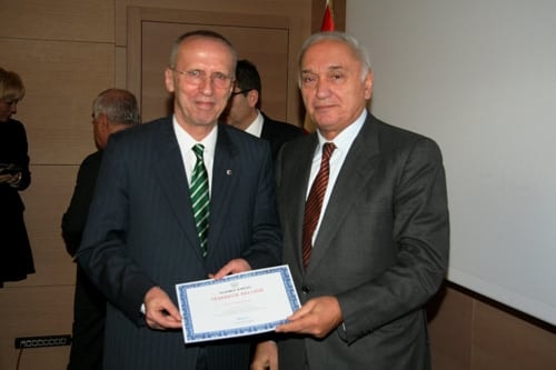 Hukuk Eğitimi Büyük Bir Kaosa Sürüklenmiştir - 100