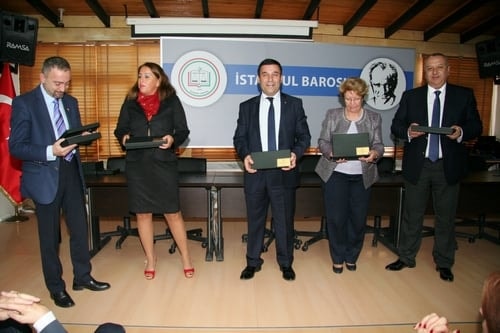 Baro Yönetiminden Ayrılanlara Anı Plaketi Verildi  

 - 28