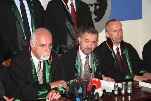 Halka Karşı Şiddet Kabul Edilemez

 - 1