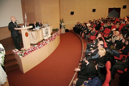 Hukuk Eğitimi Büyük Bir Kaosa Sürüklenmiştir - 93