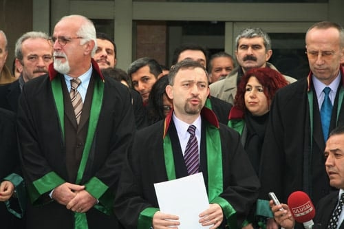 İstanbul Barosu, Öğrenci Olaylarında Orantısız Güç Kullanan Polis İçin Suç Duyurusunda Bulundu

 - 3