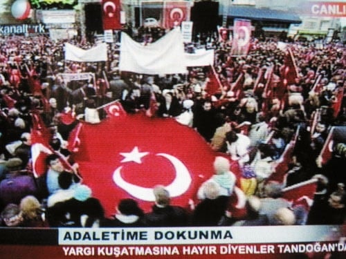 Yargıyı Siyasallaştırma Girişimine
Toplumsal Tepki  - 6