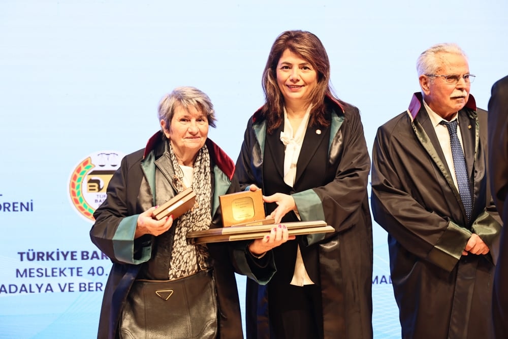 Meslekte 40, 50 ve 60 Yılını Dolduran Meslektaşlarımıza Plaket Verildi - 85