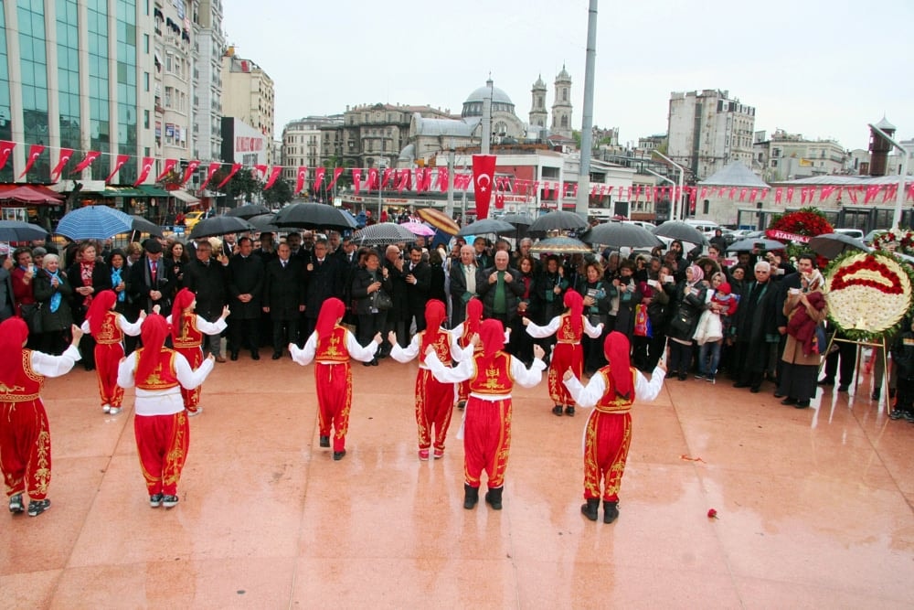 İstanbul Barosu, 23 Nisan Ulusal Egemenlik ve Çocuk Bayramında Taksim Cumhuriyet Anıtındaydı - 22
