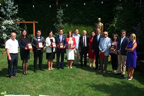 Sem Eğitmenlerine Plaket Verildi