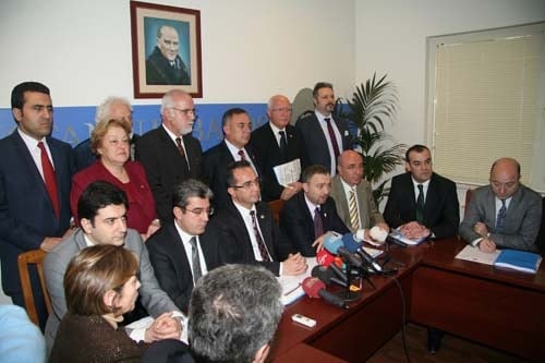 Milletvekillerinden Baroya Destek

 - 3