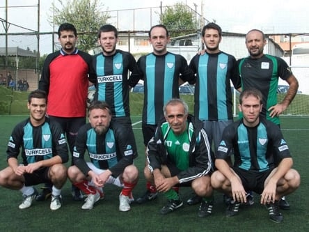 Halı Sahada Şampiyon: Bekâr Bacanaklar - 4