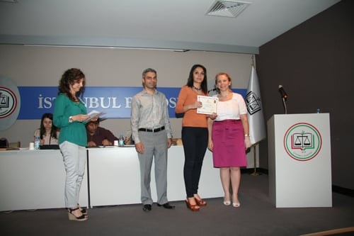 25. Dönem Hukuk İngilizcesi Ve Terminolojisi Derslerini Tamamlayanlara Katılım Belgeleri Verildi
 - 8