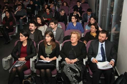 İstanbul Barosu Dış İlişkiler Merkezi Tarafından Düzenlenen
“Sınırlar Ve Sığınmacılar: Bir Suriye Örneği “ Konulu Toplantı Yapıldı - 28