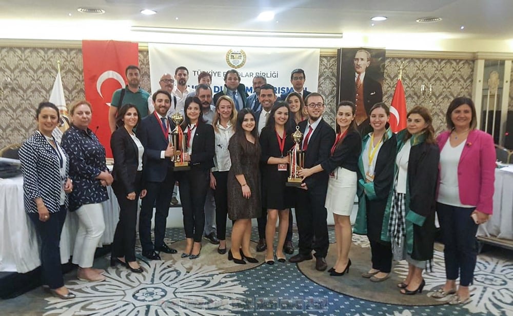 İstanbul Barosu Stajyer Avukatları Türkiye Kurgusal Duruşma Yarışması Marmara Bölgesi Birincisi Oldu - 1