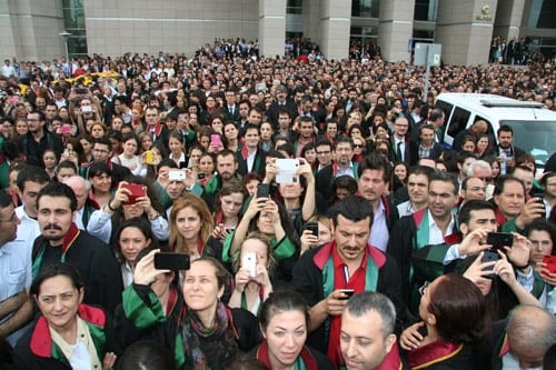 Halka Ve Avukata Yönelik Polis Şiddeti Ve Terörüne Derhal Son Verilmelidir

 - 18