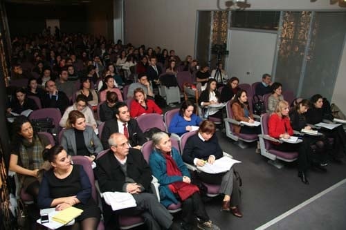 Kadın Hakları Ve Aile İçi Şiddet Semineri Devam Ediyor

 - 1