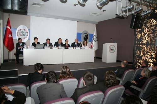 İstanbul Barosu Dış İlişkiler Merkezi Tarafından Düzenlenen
“Sınırlar Ve Sığınmacılar: Bir Suriye Örneği “ Konulu Toplantı Yapıldı - 37