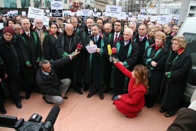 İstanbul Barosu Avukatları Ve Hukukçu Akademisyenler

Demokrasi, Hukuk Devleti Ve Özgürlükler İçin Yürüdü

 - 49