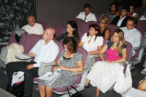 Sağlık Çalışanları, Diğerlerinden
16 Kat Daha Fazla Şiddet Görüyor - 13