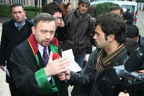 İstanbul Barosu, Öğrenci Olaylarında Orantısız Güç Kullanan Polis İçin Suç Duyurusunda Bulundu

 - 8