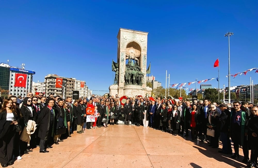 İstanbul Barosu Başkanı Av. Prof. Dr. İbrahim Kaboğlu ve Yönetim Kurulu Üyeleri 29 Ekim Cumhuriyet Bayramı Törenine Katıldı - 5