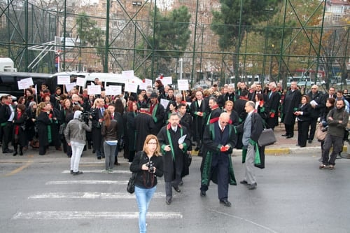 Cübbemize, Vatandaşın Hakkına Ve Hukukuna Sahip Çıkıyoruz! 

Arabuluculuğa Geçit Yok!  - 1