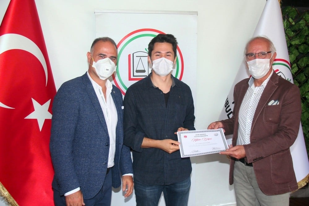 CMK ve Spor Hukuku Eğitimin Tamamlayanlara Sertifika Verildi - 12