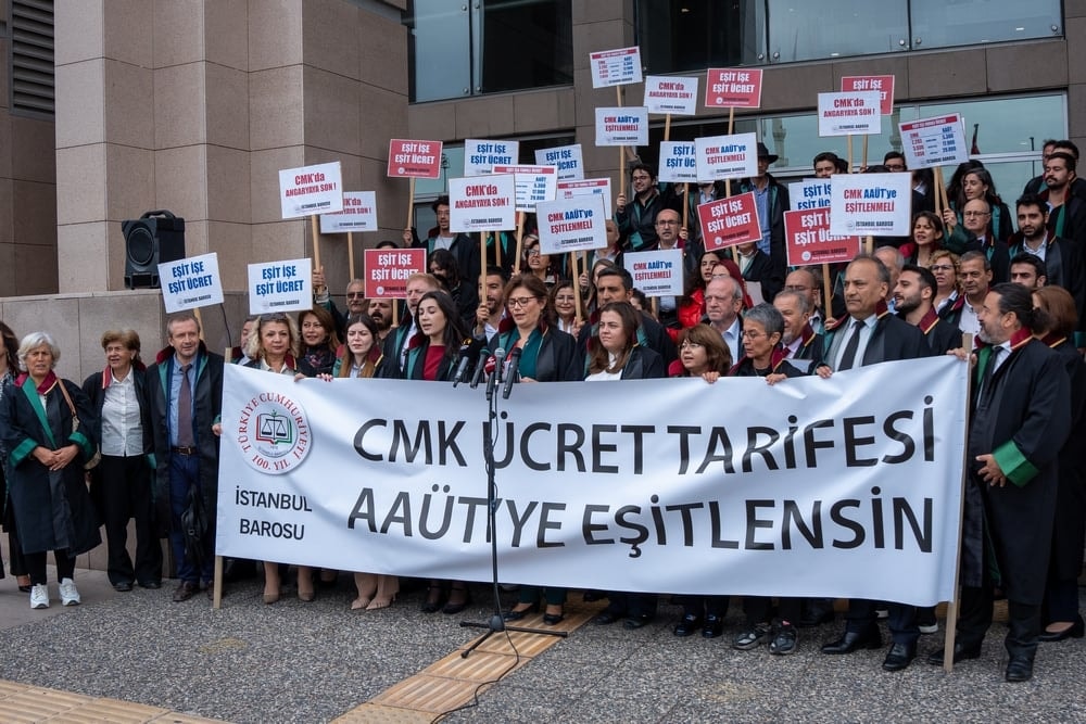 İstanbul Barosu'ndan CMK Ücret Tarifelerinin AAÜT'ye Yükseltilmesi için Çağlayan Adliyesi Önünde Basın Açıklaması - 3