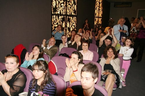 Engellerini Aştılar - 16