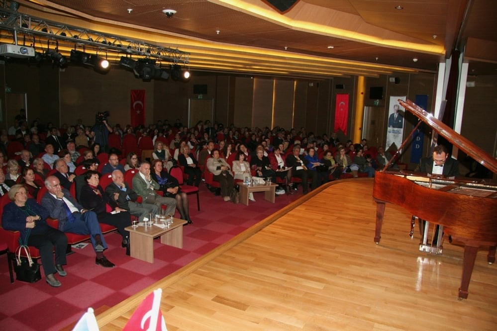 Çağdaş Yaşam Cumhuriyet Ödülü Ümit Kocasakal’a Verildi - 134