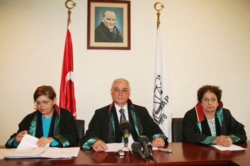 Çocuk Ve Genç İşçiler İstismar Ediliyor