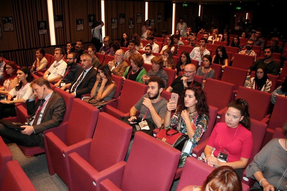 Uluslararası Konferans: ‘Ayın Karanlık Yüzü’ - 25