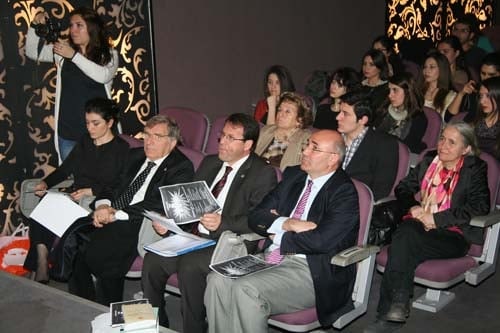 İstanbul Barosu Dış İlişkiler Merkezi Tarafından Düzenlenen
“Sınırlar Ve Sığınmacılar: Bir Suriye Örneği “ Konulu Toplantı Yapıldı - 16