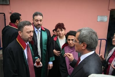 Çydd Davasında Baro Gözlemci

 - 8