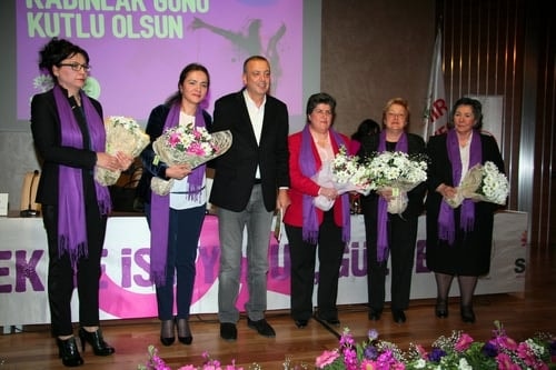 2015 Türkiye’Sinde Kadın
 - 60