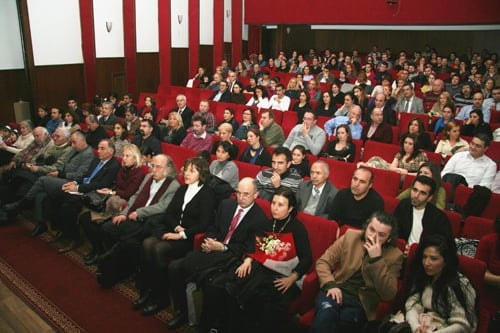 Adam Adamdır

 - 1