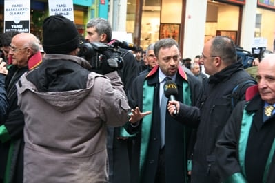 İstanbul Barosu Avukatları Ve Hukukçu Akademisyenler

Demokrasi, Hukuk Devleti Ve Özgürlükler İçin Yürüdü

 - 28