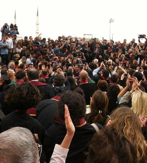 Halka Ve Avukata Yönelik Polis Şiddeti Ve Terörüne Derhal Son Verilmelidir

 - 3