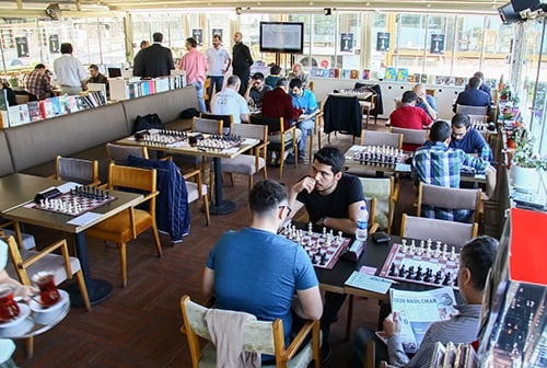 Satranç Turnuvasında Altı Birinci Çıktı
 - 1