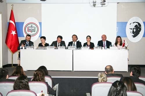 İstanbul Barosu Dış İlişkiler Merkezi Tarafından Düzenlenen
“Sınırlar Ve Sığınmacılar: Bir Suriye Örneği “ Konulu Toplantı Yapıldı - 78