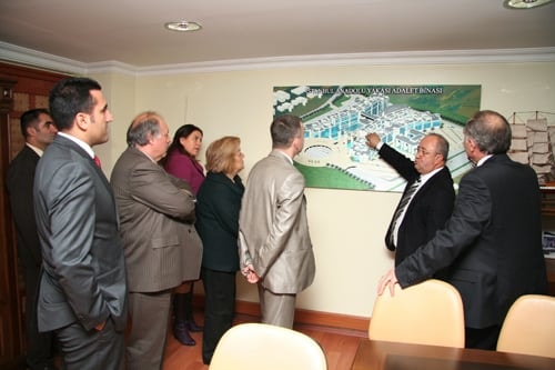 Avukatların Çalışma Olanaklarının Geliştirilmesi İçin Baromuzun Girişimleri Devam Ediyor

 - 1