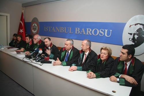 Baroya Karşı Hukuksuzlukların, Sindirme Ve Yıldırma Girişimlerinin Yoğunlaşması Üzerine İstanbul Barosu Yönetim Kurulu Olağanüstü Genel Kurul Kararı Aldı
 - 44