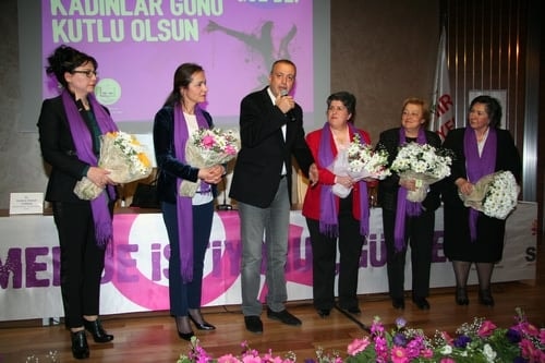 2015 Türkiye’Sinde Kadın
 - 57