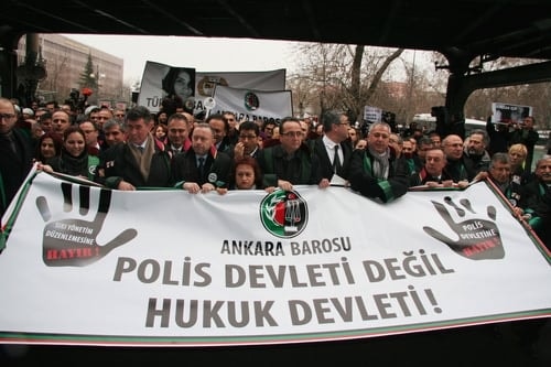 Polis Devleti Değil Hukuk Devleti

 - 12