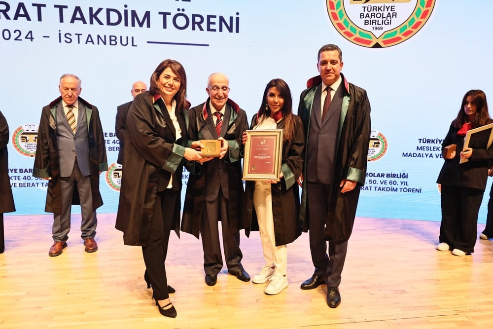 Meslekte 40, 50 ve 60 Yılını Dolduran Meslektaşlarımıza Plaket Verildi - 296