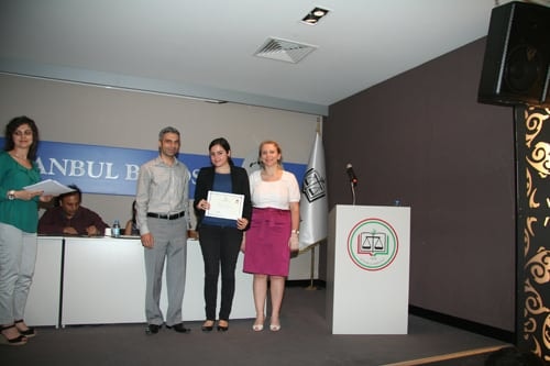 25. Dönem Hukuk İngilizcesi Ve Terminolojisi Derslerini Tamamlayanlara Katılım Belgeleri Verildi
 - 11