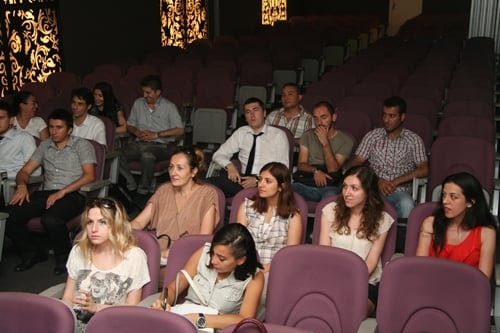 26. Dönem Hukuk İngilizcesi Ve Terminolojisi Derslerini Tamamlayanlara Katılım Belgeleri Verildi  - 2