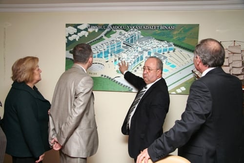 Avukatların Çalışma Olanaklarının Geliştirilmesi İçin Baromuzun Girişimleri Devam Ediyor

 - 2