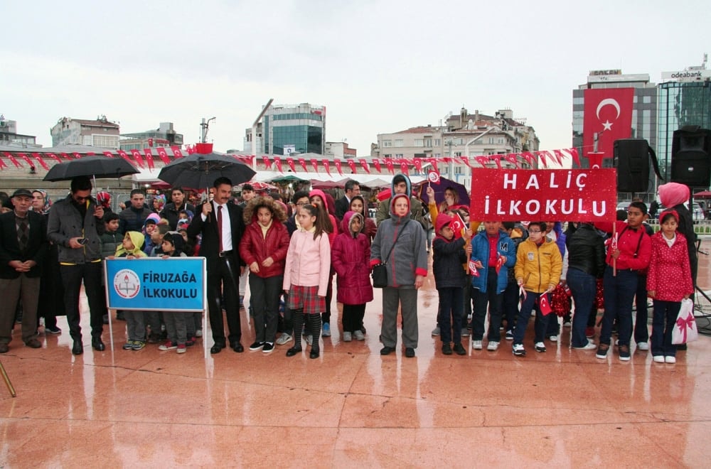İstanbul Barosu, 23 Nisan Ulusal Egemenlik ve Çocuk Bayramında Taksim Cumhuriyet Anıtındaydı - 7