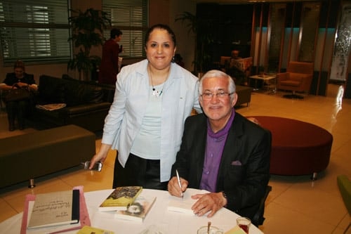 Av. Münir Göker Kitaplarını İmzaladı
 - 12