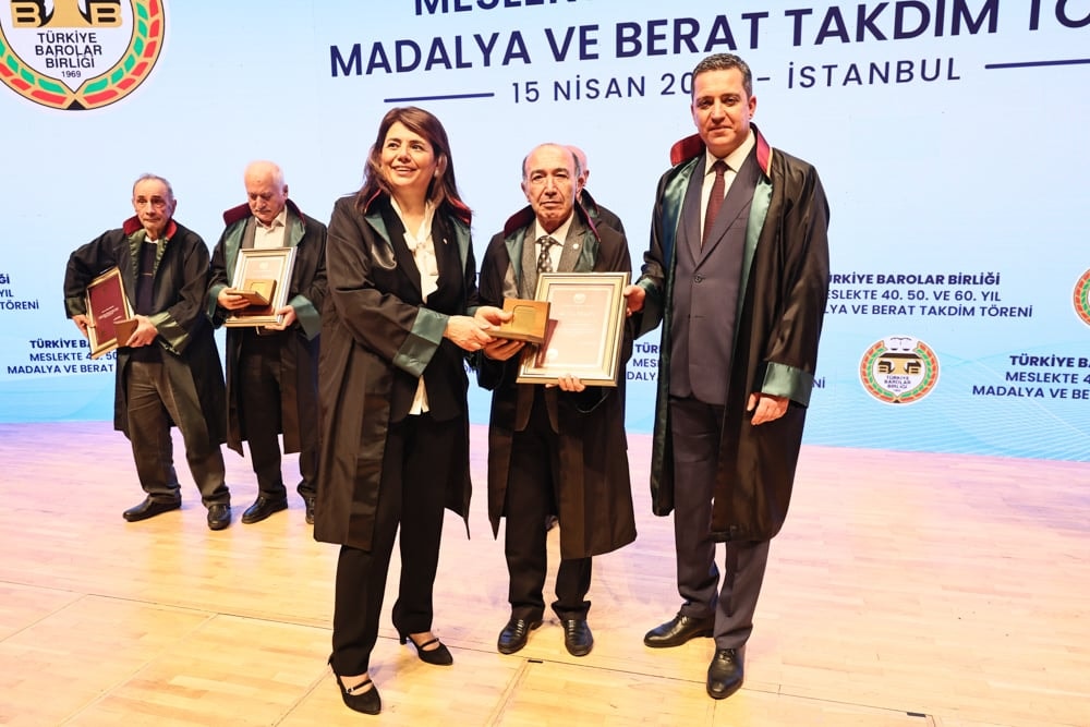 Meslekte 40, 50 ve 60 Yılını Dolduran Meslektaşlarımıza Plaket Verildi - 271