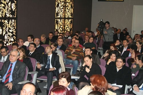 İnternet Yasasında Bıçak Sırtı:
Özgürlük Mü? Güvenlik Mi? - 13