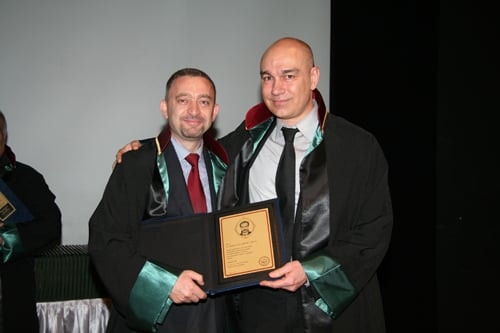 Mesleklerinde 25, 30, 35 Yılını Dolduran Toplam 693 Meslektaşımıza Plaket Verildi
 - 40