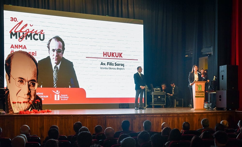 Başkanımız Av. Filiz Saraç'a Uğur Mumcu Ödülü - 3